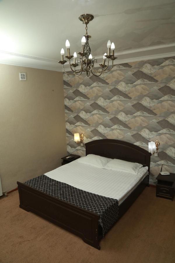 Vip Mini Hotel Semey Exterior foto