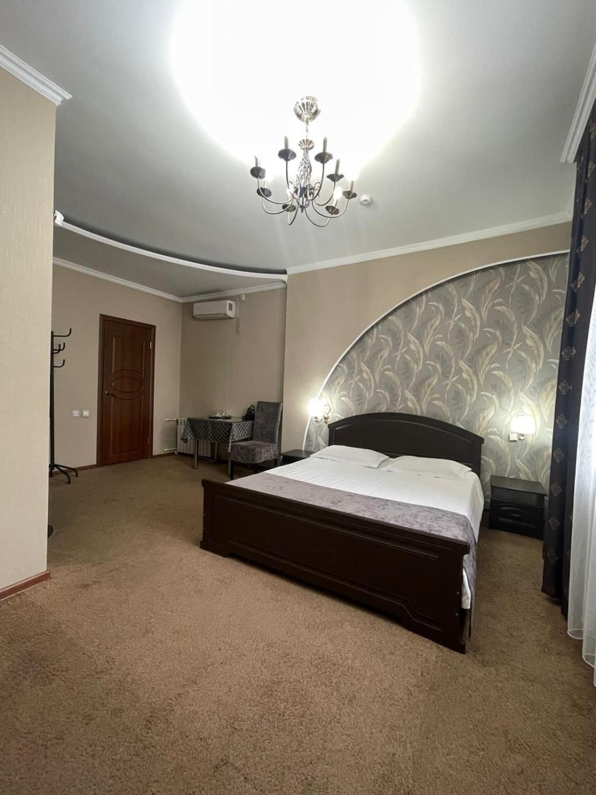 Vip Mini Hotel Semey Exterior foto