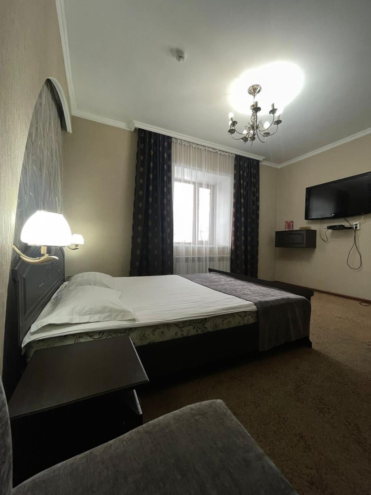 Vip Mini Hotel Semey Exterior foto