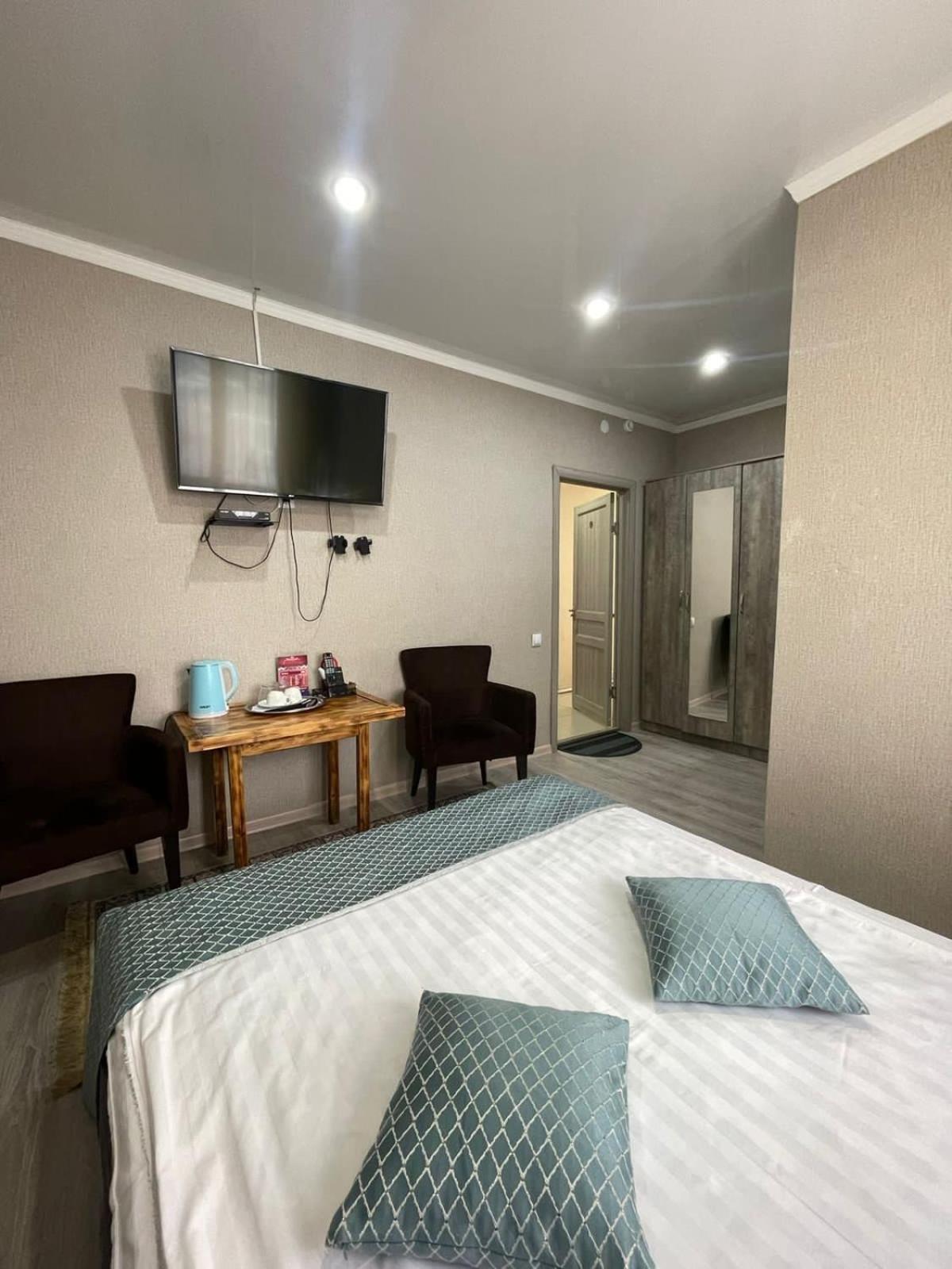 Vip Mini Hotel Semey Exterior foto