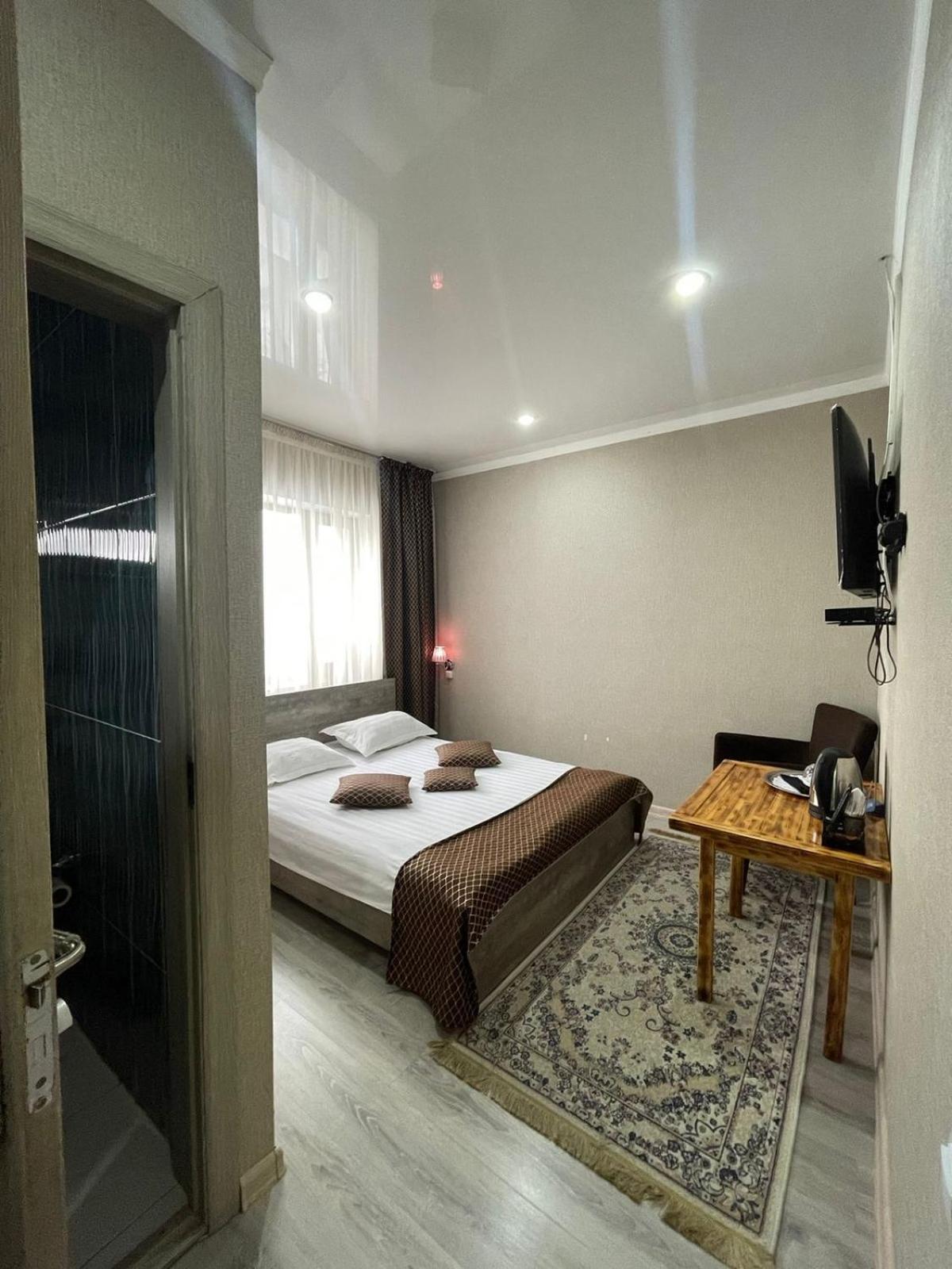 Vip Mini Hotel Semey Exterior foto
