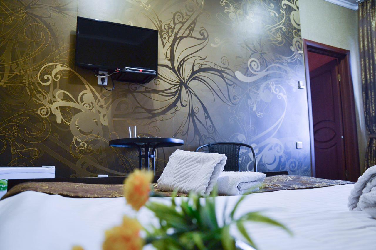 Vip Mini Hotel Semey Exterior foto